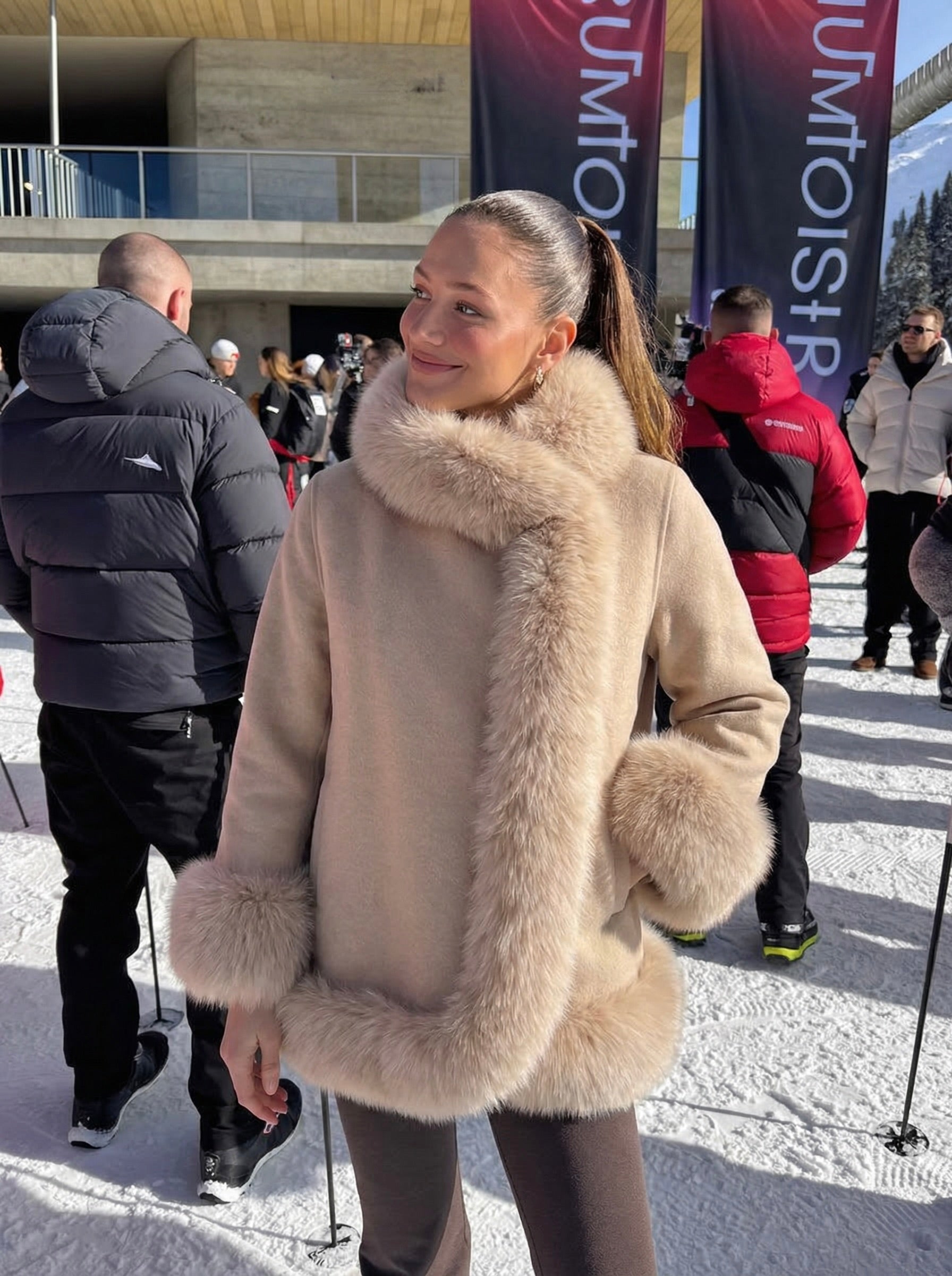 The Malmö - Mantel aus Kaschmir mit Vintage Pelz