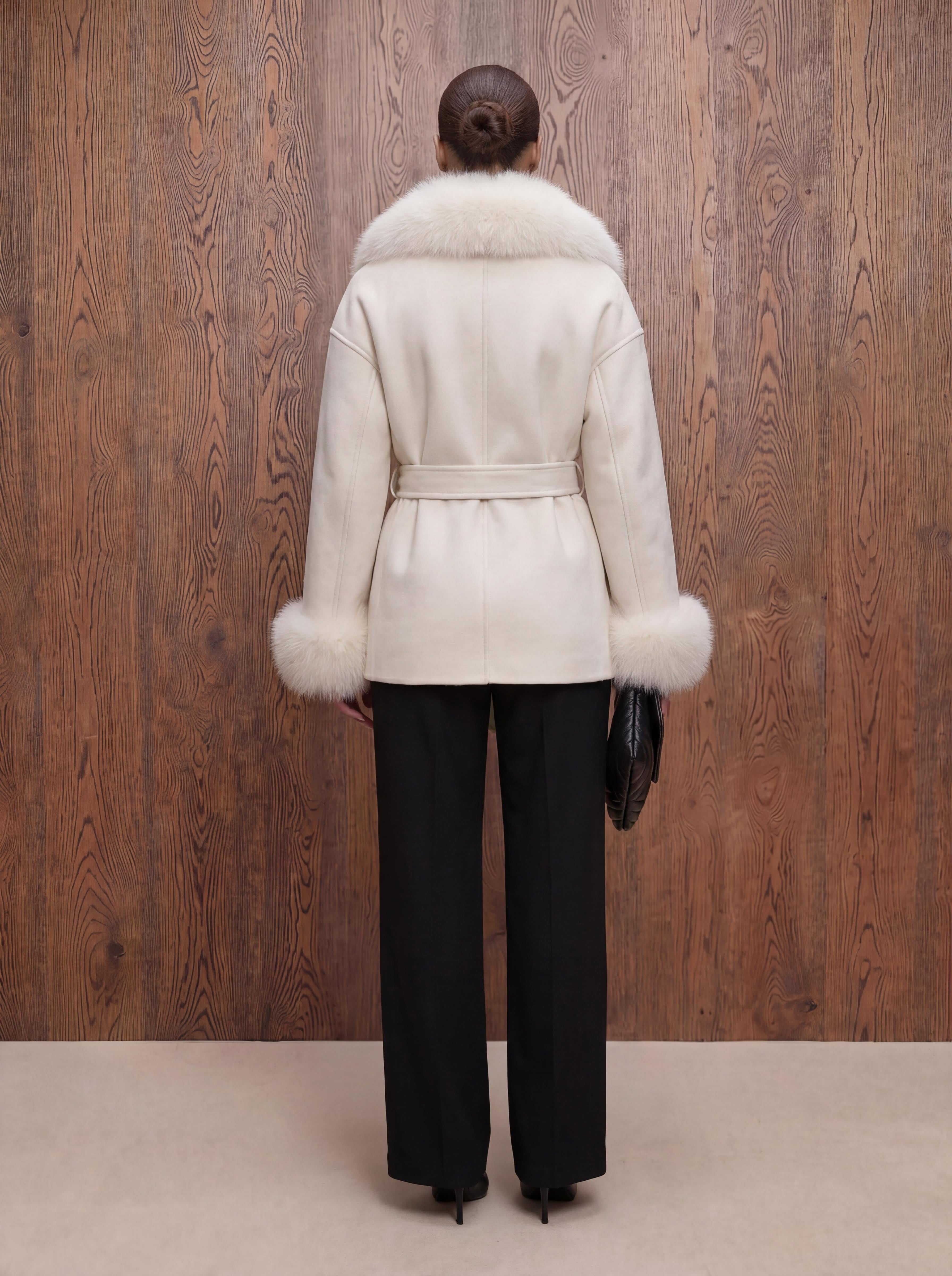 The ODESSA - Creme Kaschmirmantel mit Pelzkragen aus Vintage Pelz