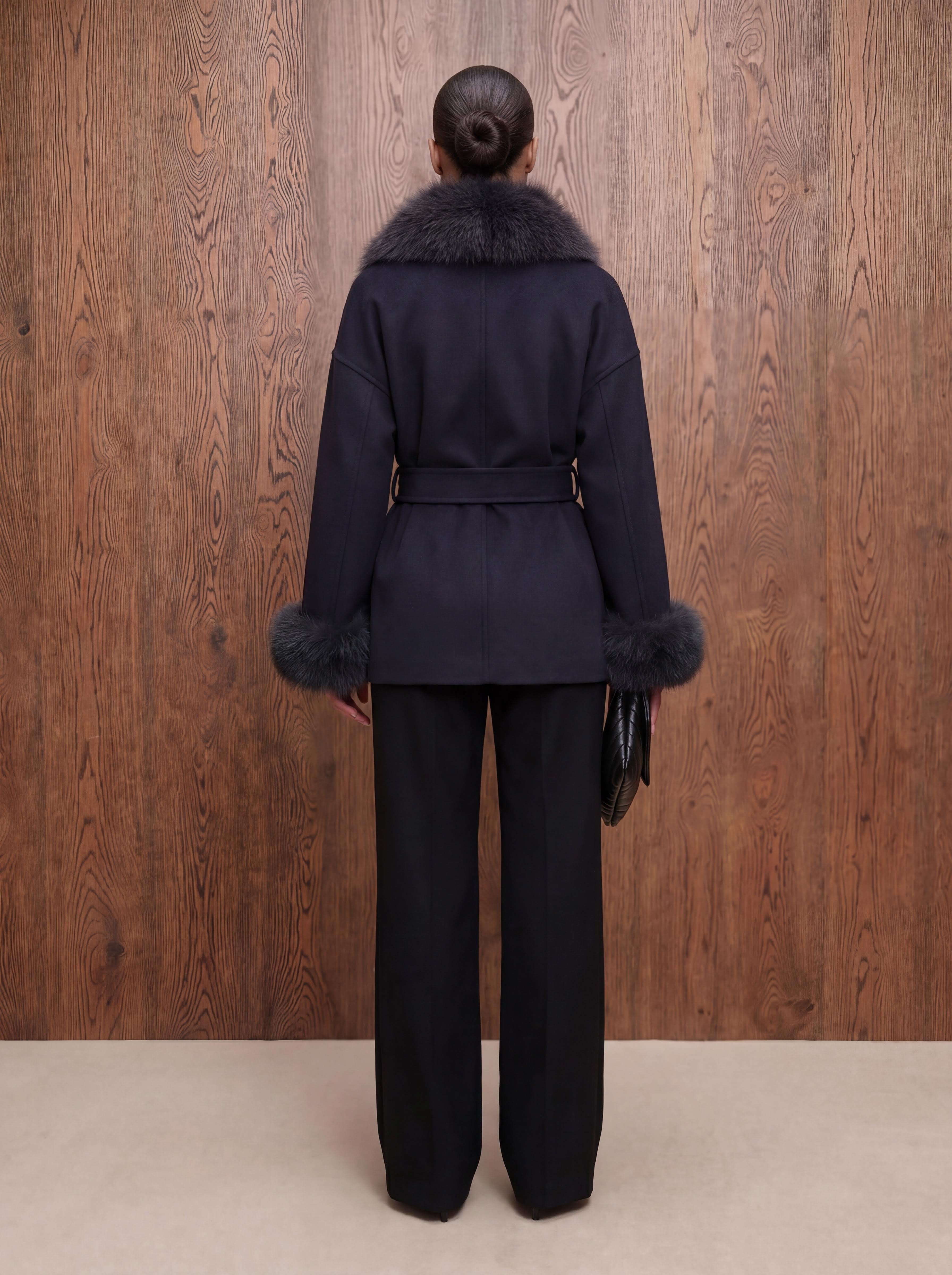 The ODESSA - Noir Kaschmirmantel mit Kragen aus Vintage Pelz