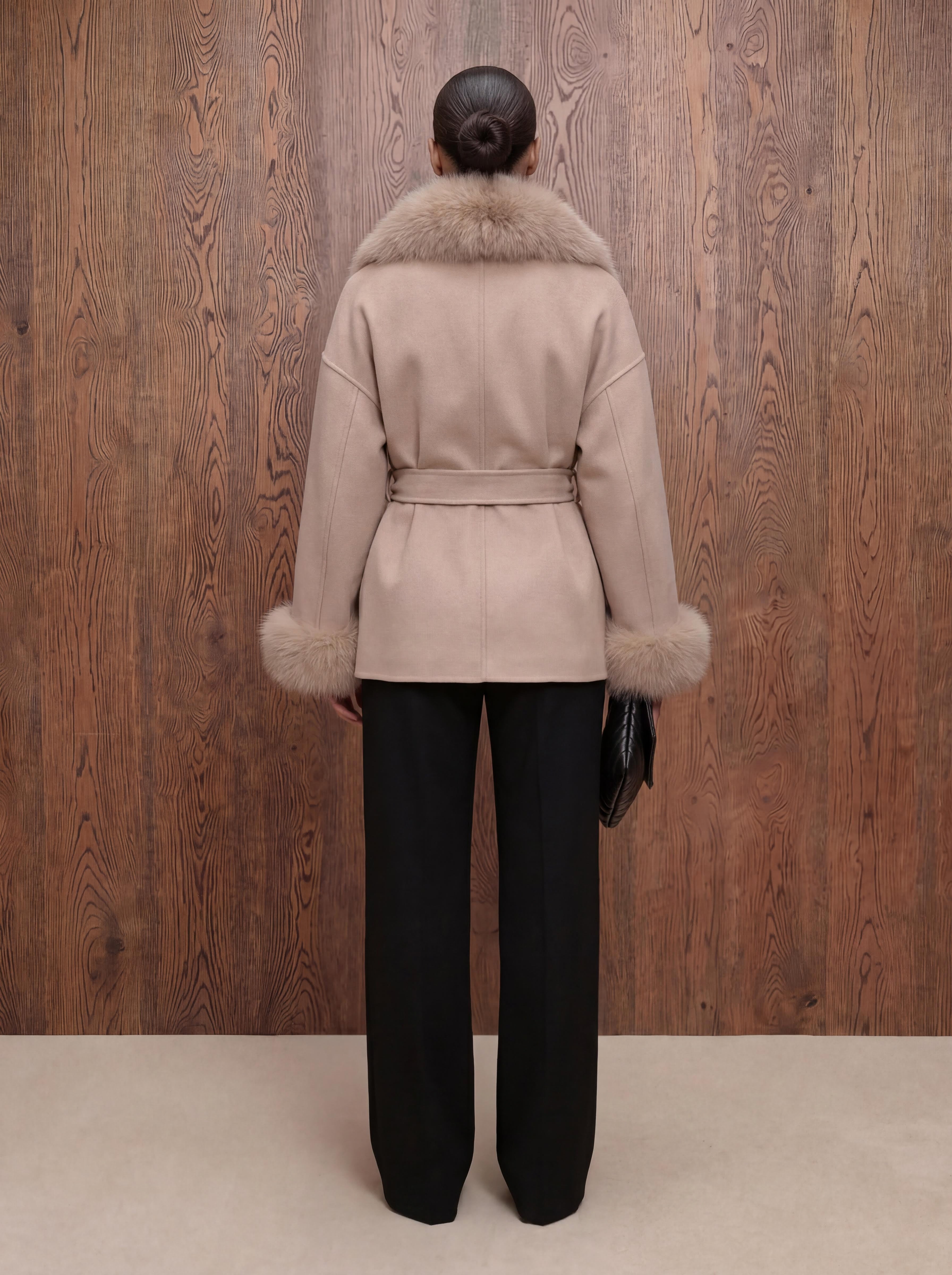 The ODESSA - Kaschmirmantel mit Pelzkragen Taupe