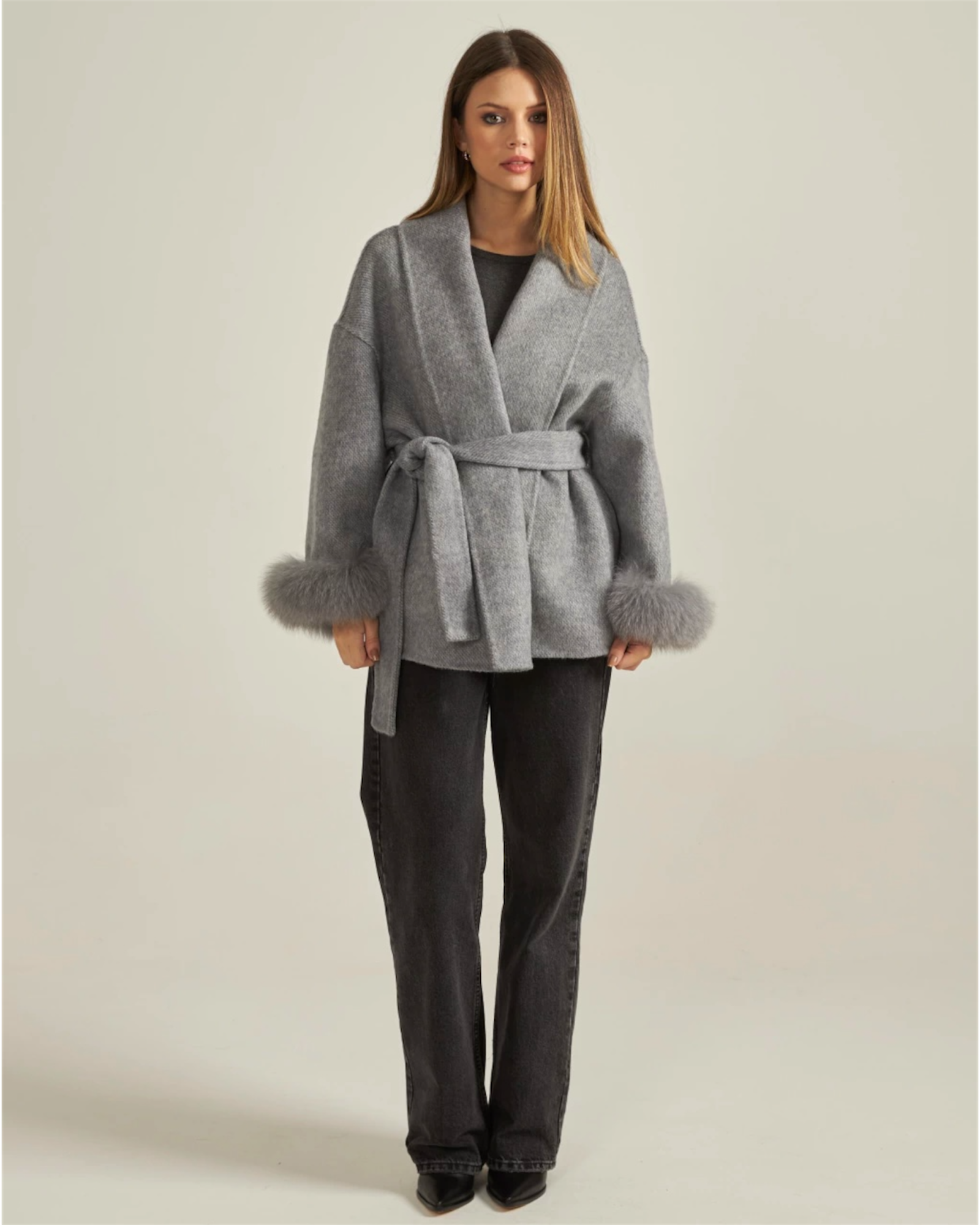 Kurzer Wollmantel mit Fellärmel - THE STOCKHOLM CLOUD Nuage grey