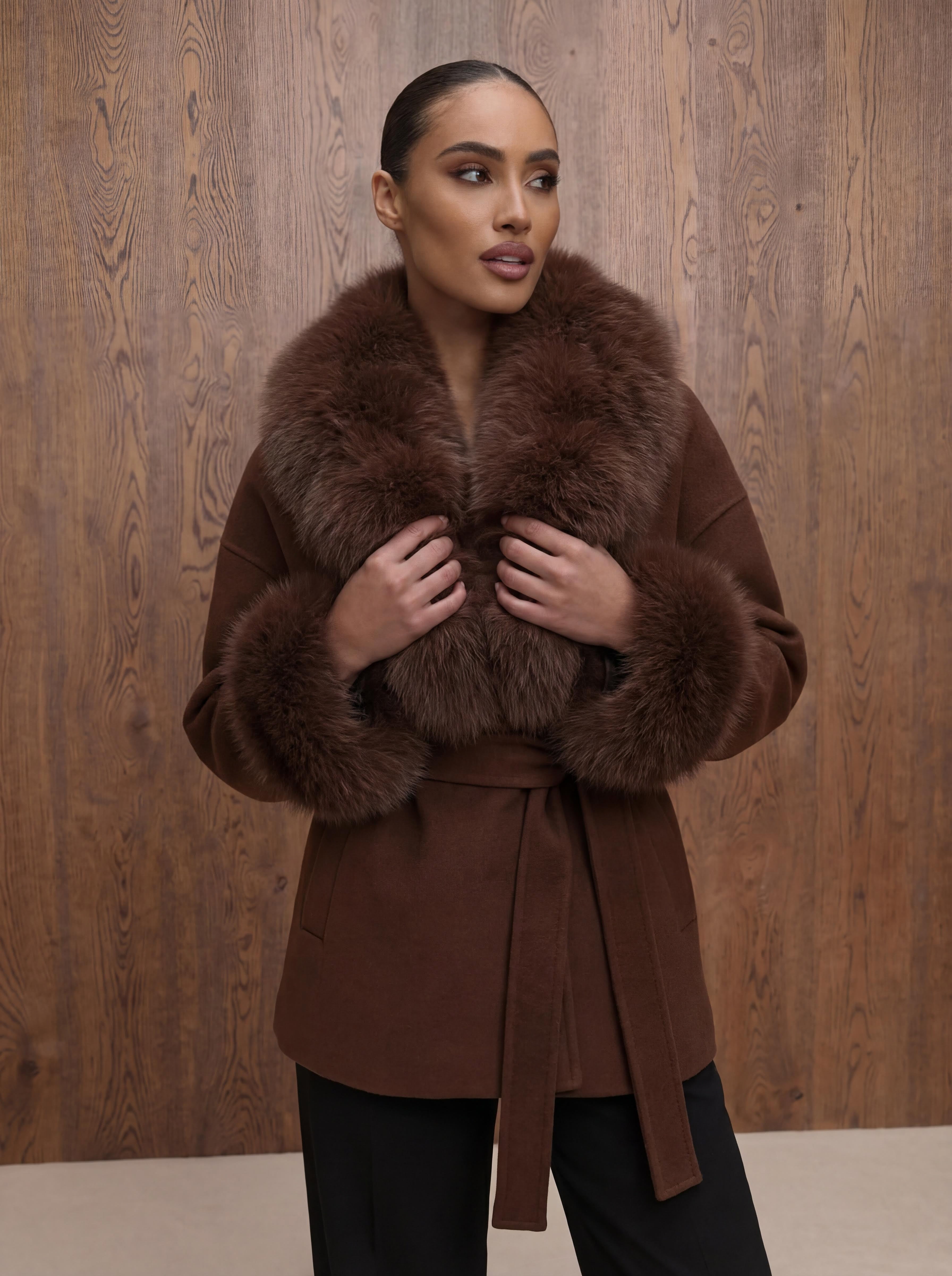 The ODESSA - Mocha Kaschmirmantel mit Pelzkragen aus vintage Pelz