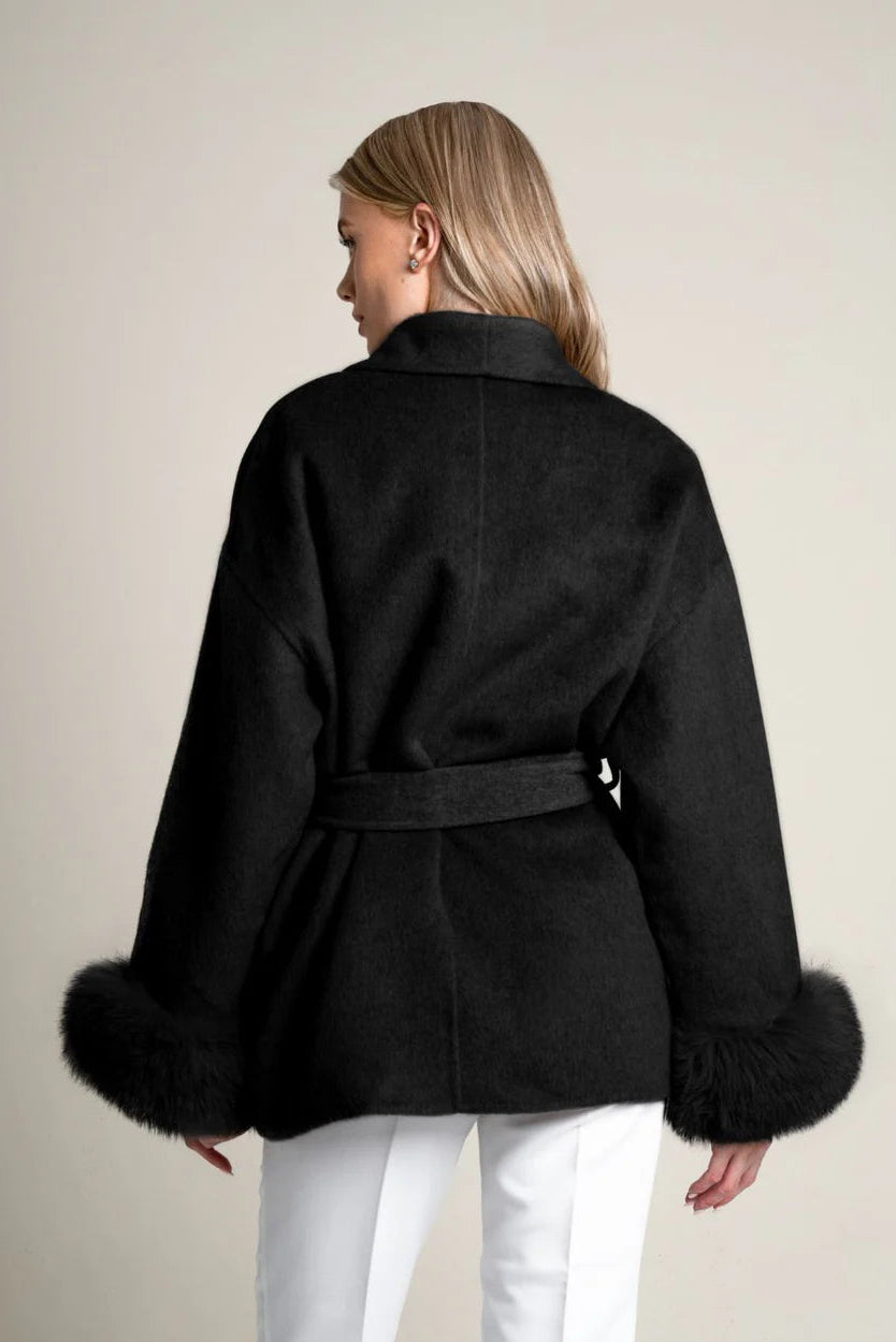 Kurzer Wollmantel mit Fellärmel - THE OSLO NOIR Schwarz