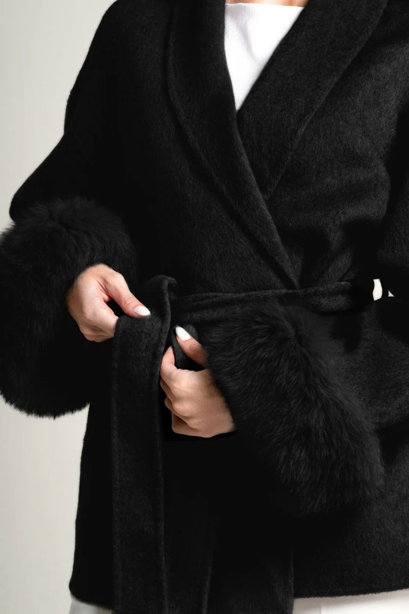 Kurzer Wollmantel mit Fellärmel - THE OSLO NOIR Schwarz