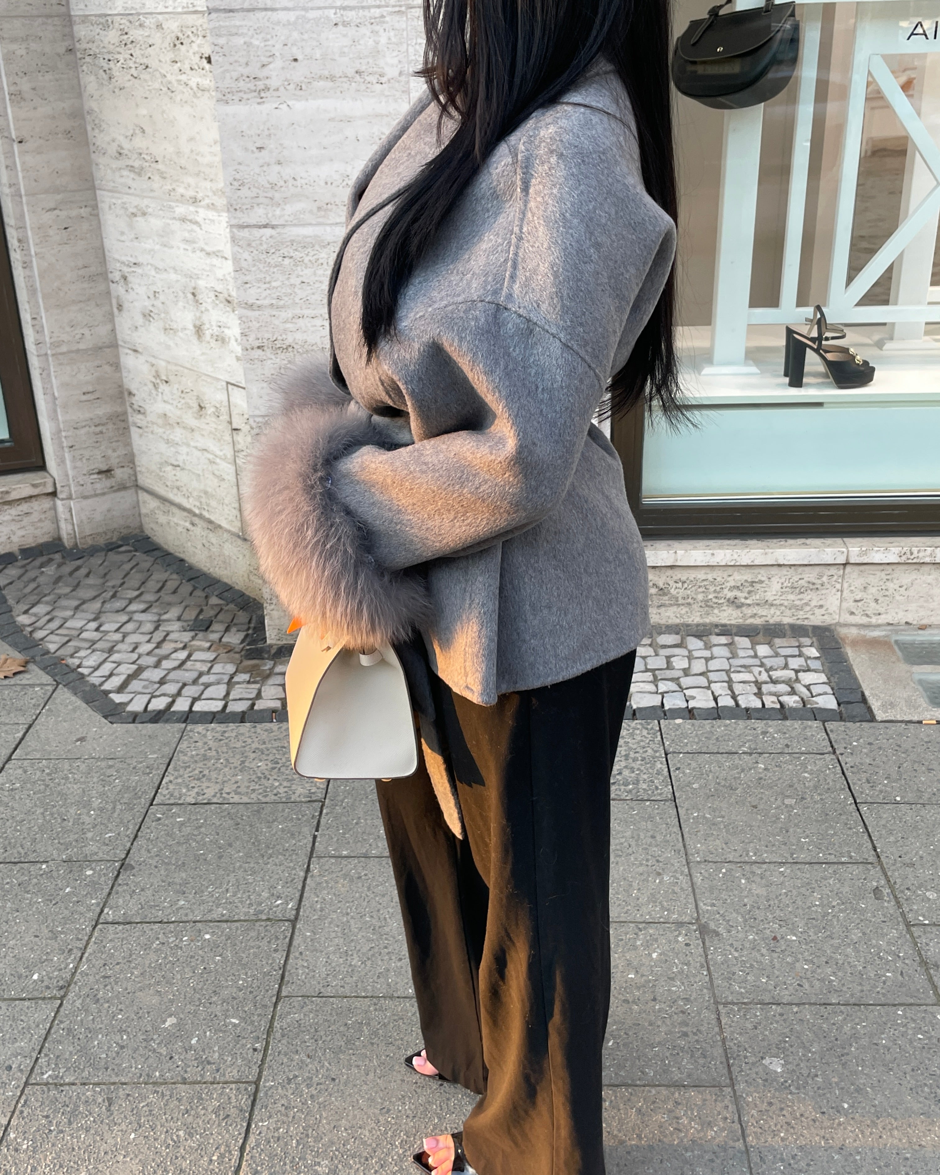 Kurzer Wollmantel mit Fellärmel - THE STOCKHOLM CLOUD Nuage grey