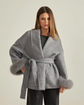 Kurzer Wollmantel mit Fellärmel - THE STOCKHOLM CLOUD Nuage grey