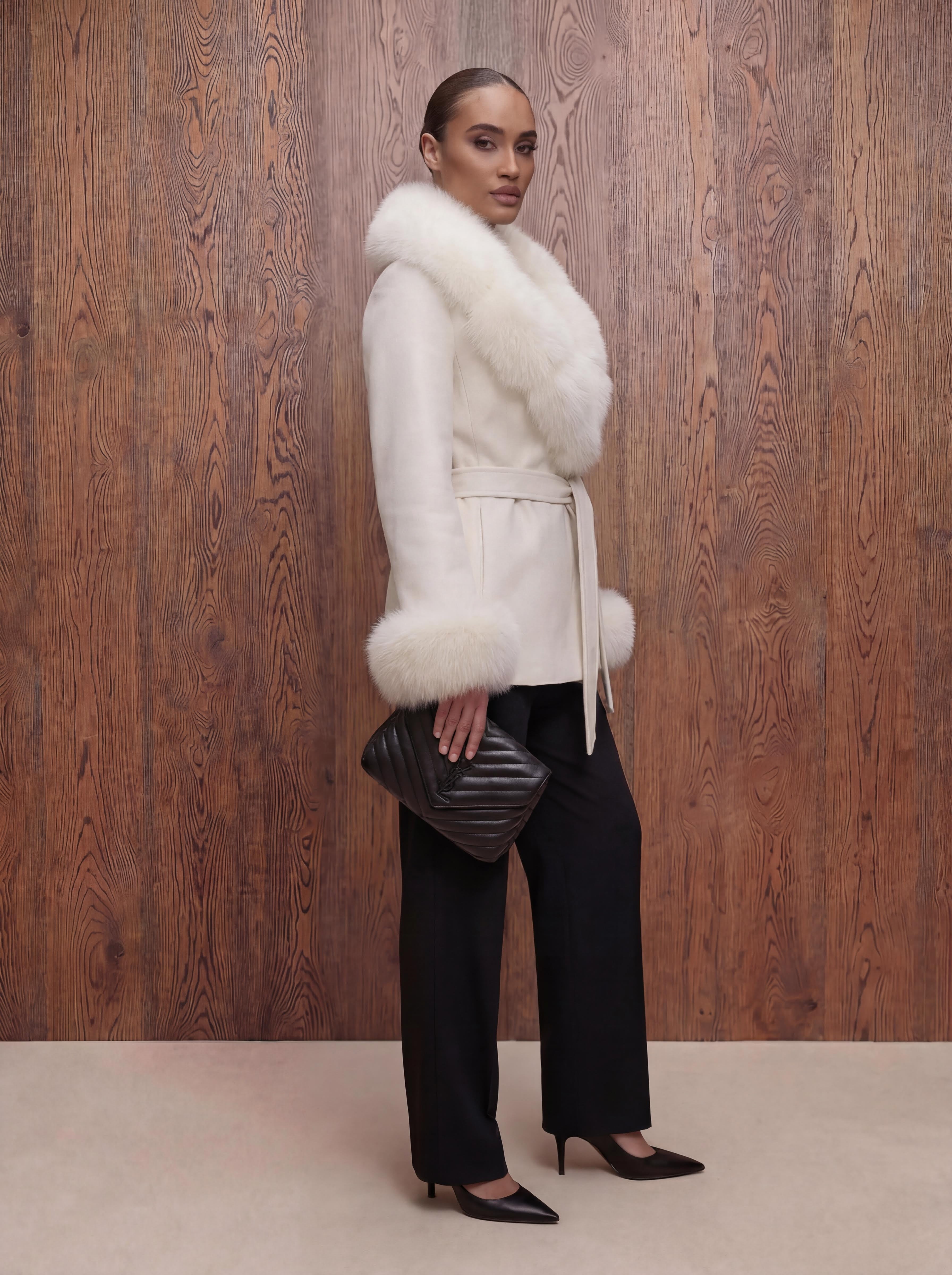 The ODESSA - Creme Kaschmirmantel mit Pelzkragen aus Vintage Pelz