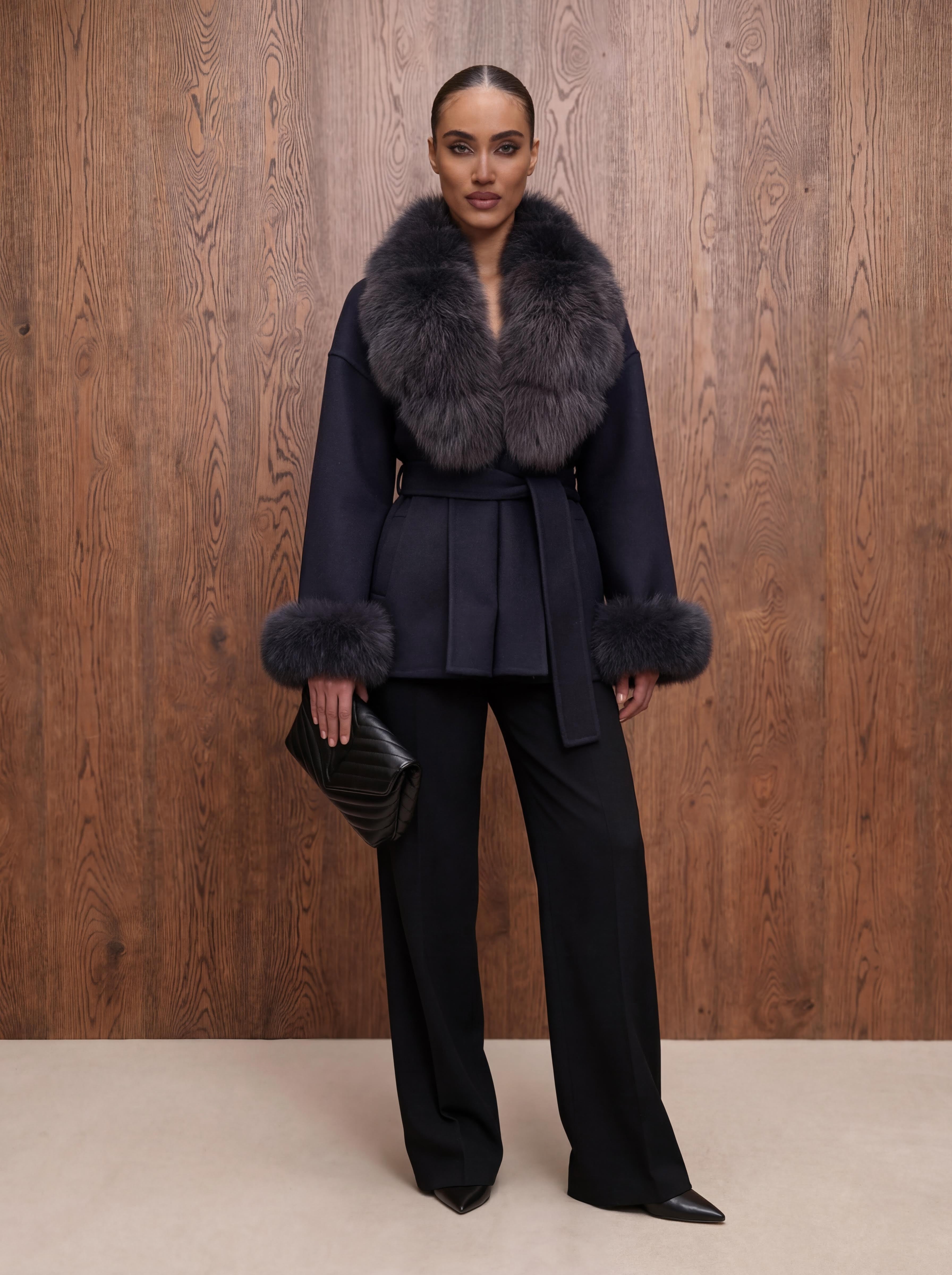 The ODESSA - Noir Kaschmirmantel mit Kragen aus Vintage Pelz