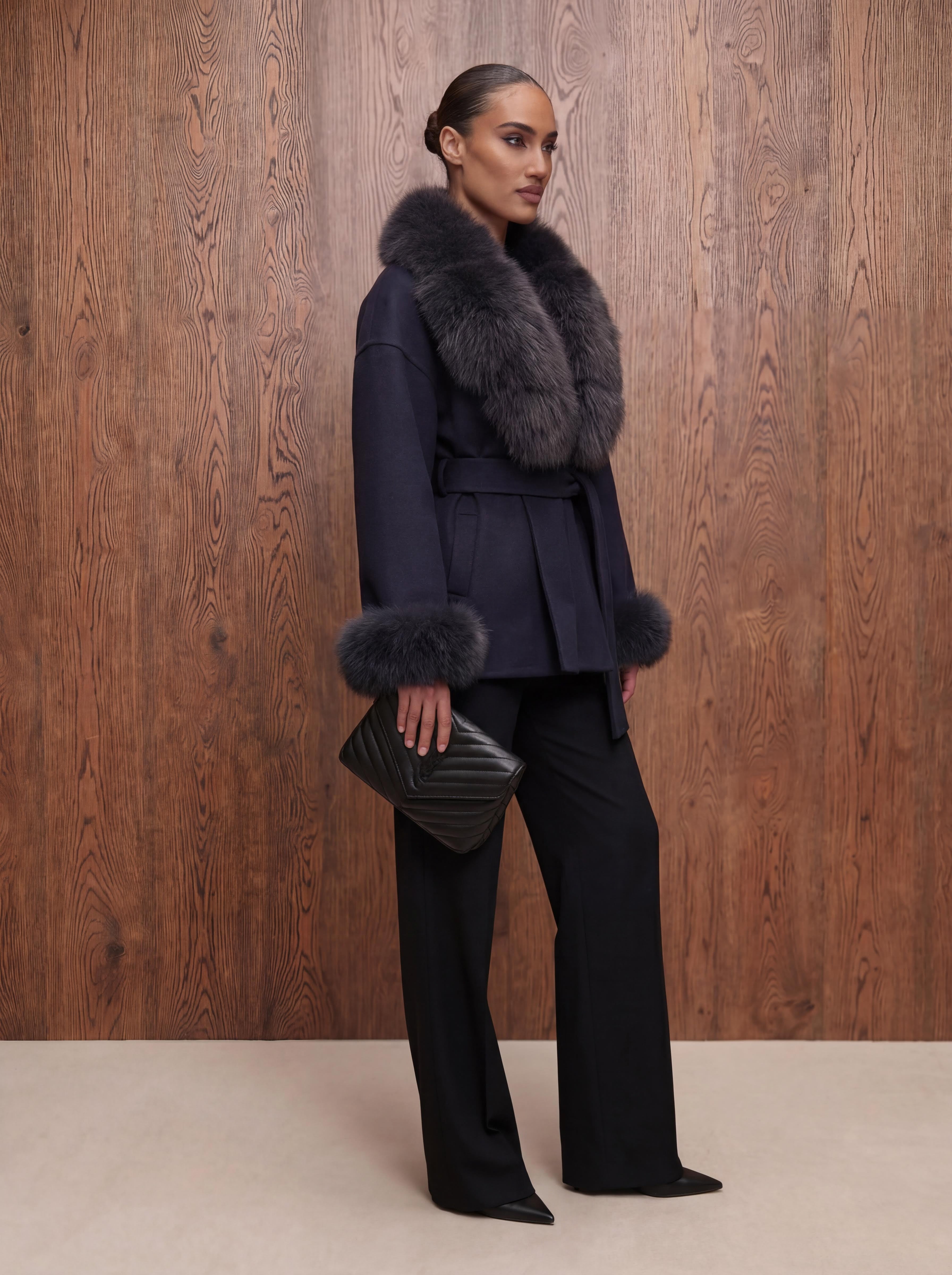 The ODESSA - Noir Kaschmirmantel mit Kragen aus Vintage Pelz