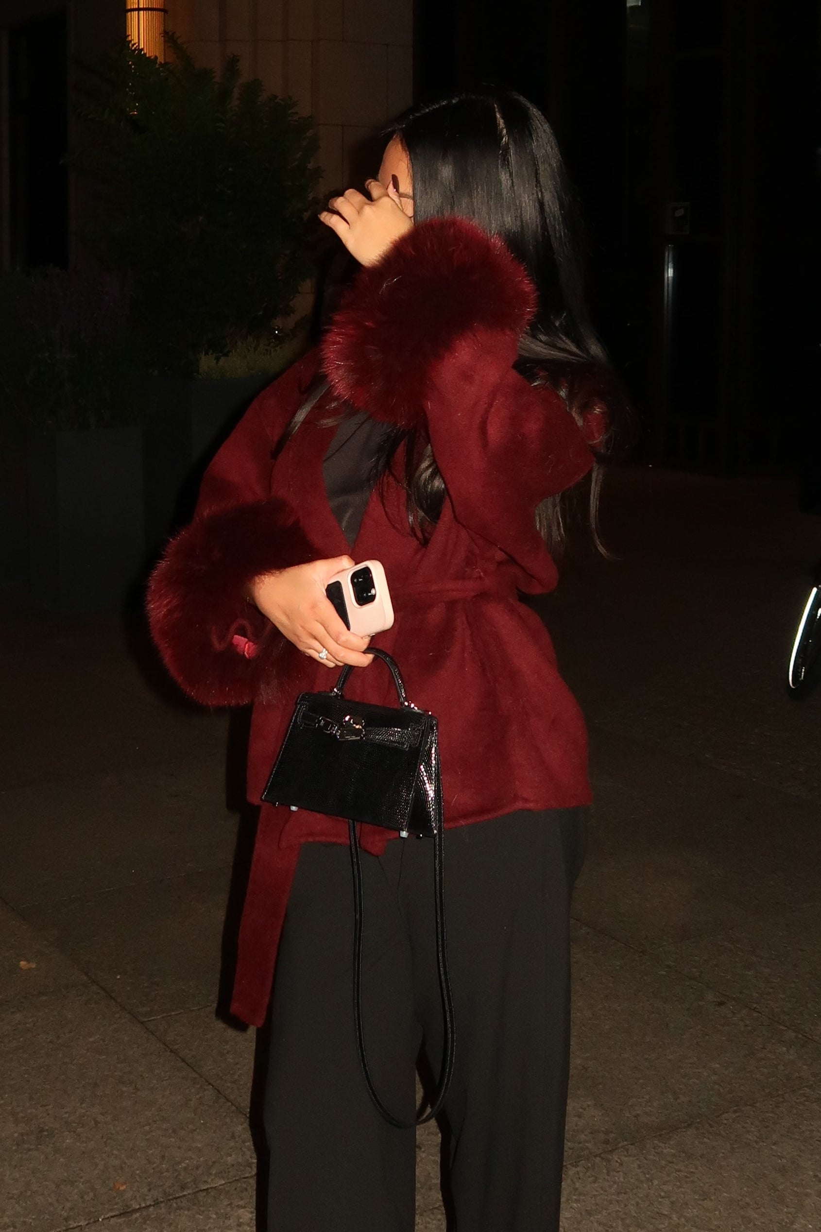 Kurzer Wollmantel mit Fellärmel - THE HELSINKI VELVET Burgundyrot