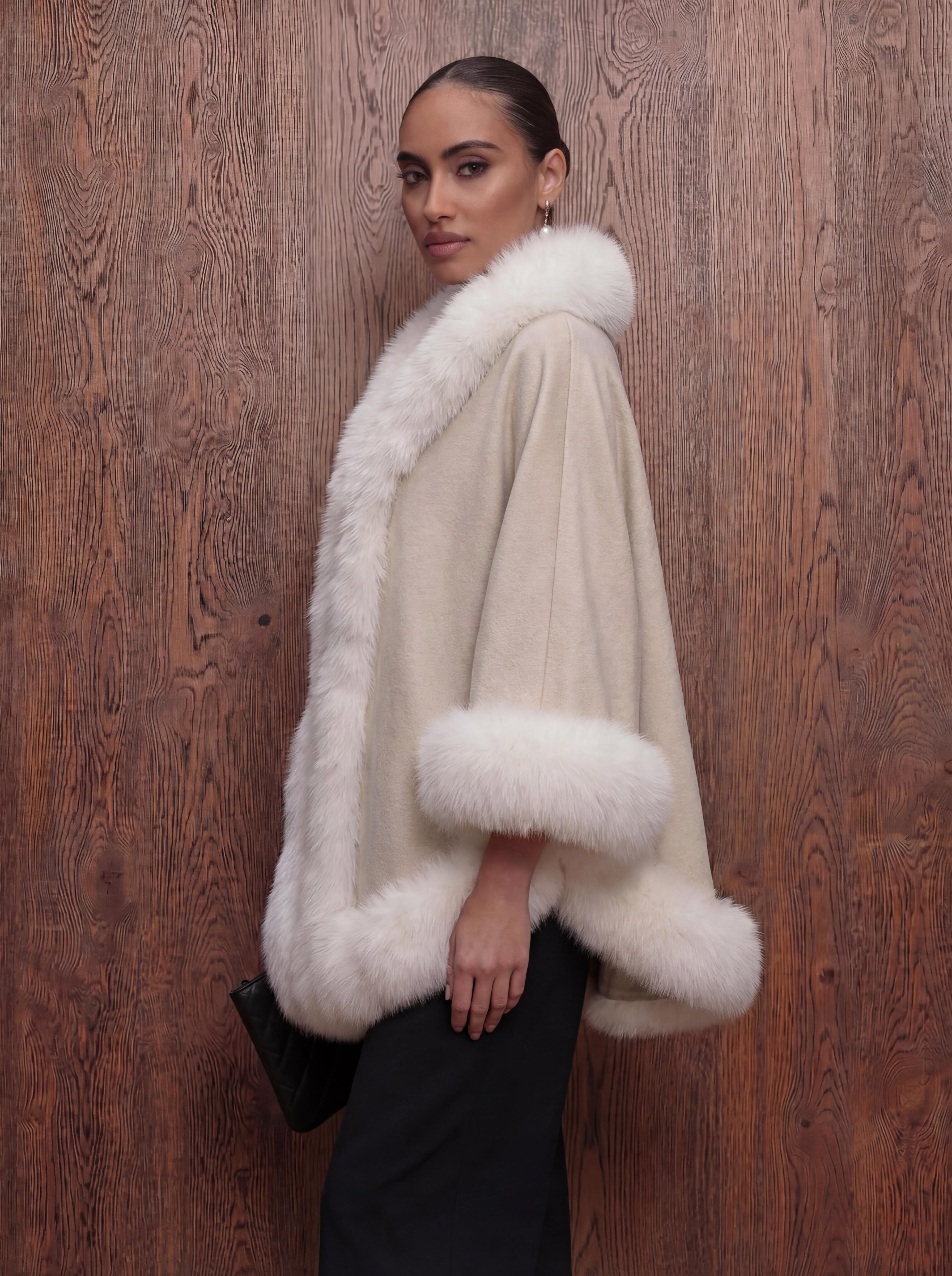 The Tijuana- Poncho aus Kaschmir mit Pelz