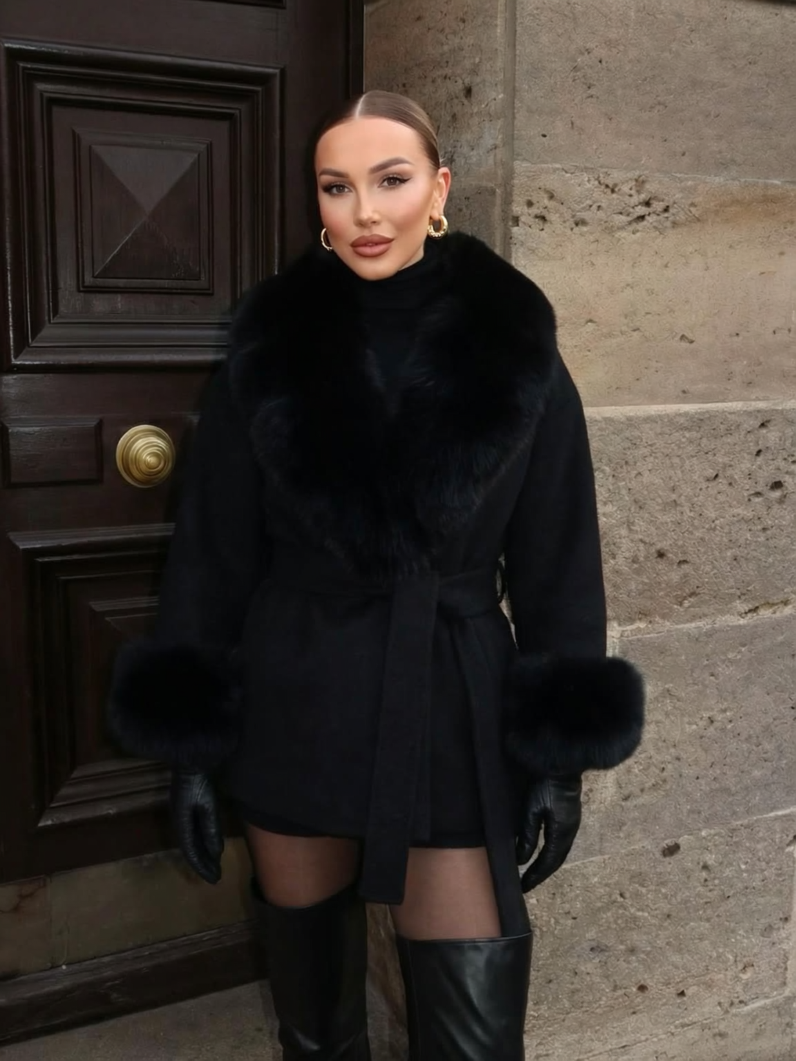 The ODESSA - Noir cashmere coat with vintage fur collar