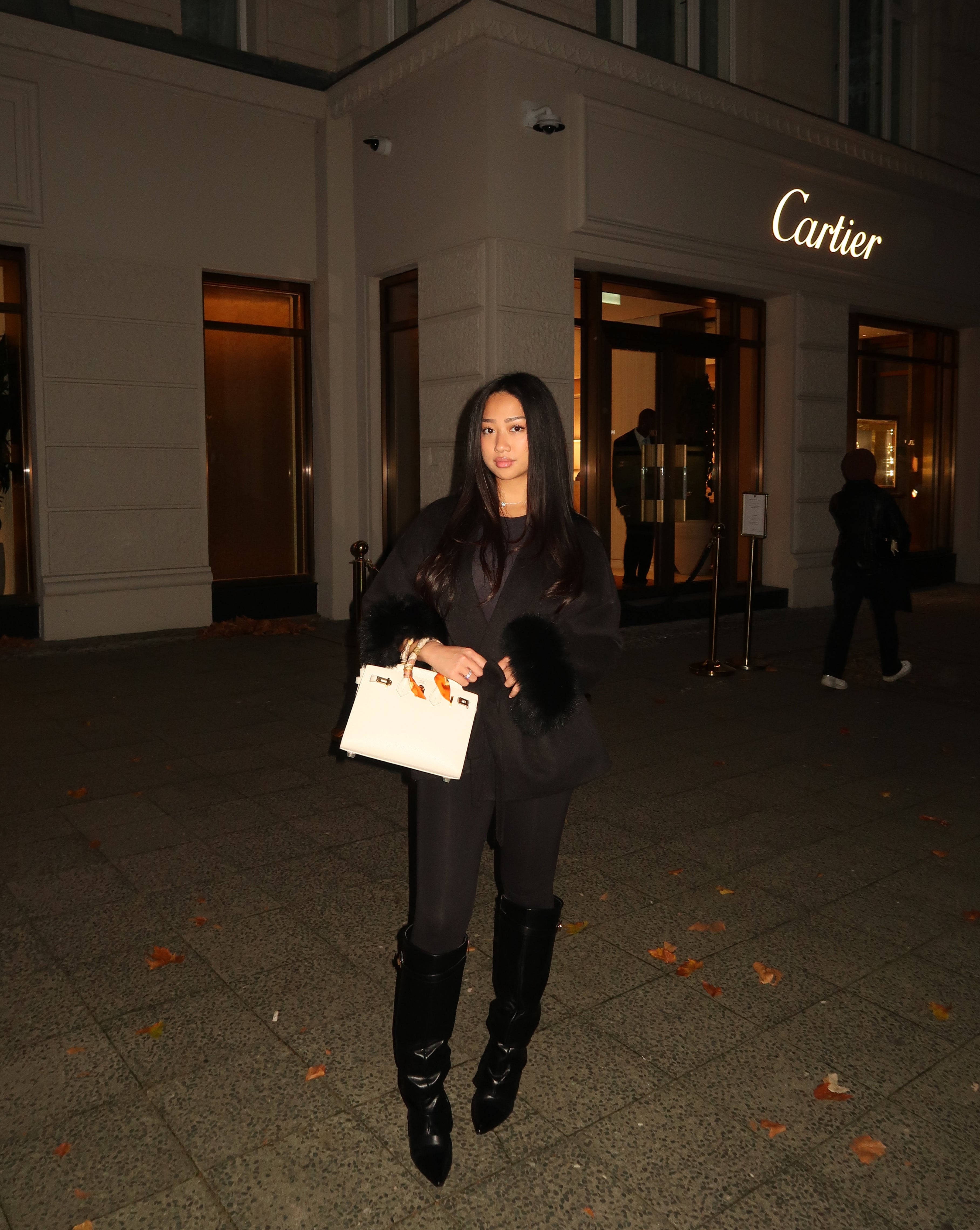 Kurzer Wollmantel mit Fellärmel - THE OSLO NOIR Schwarz