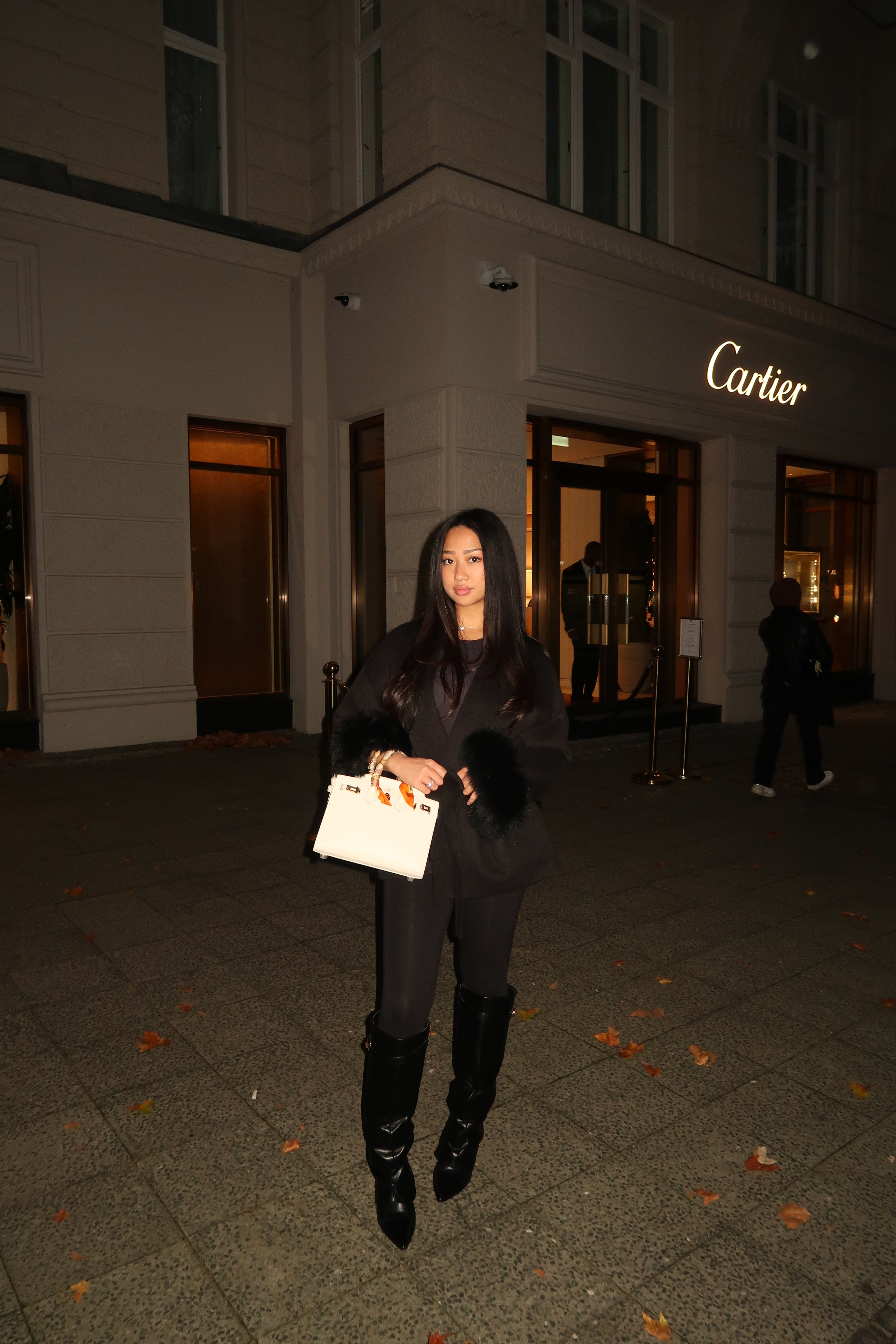 Kurzer Wollmantel mit Fellärmel - THE OSLO NOIR Schwarz