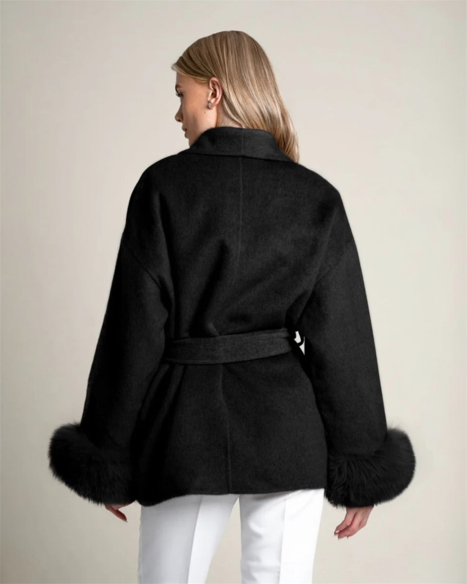 Kurzer Wollmantel mit Fellärmel - THE OSLO NOIR Schwarz