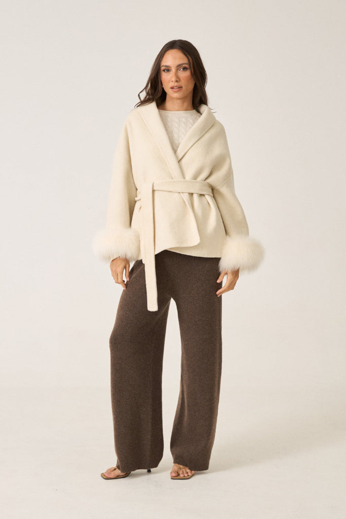 Kurzer Wollmantel mit Fellärmel - THE BERGEN SNOW creme white